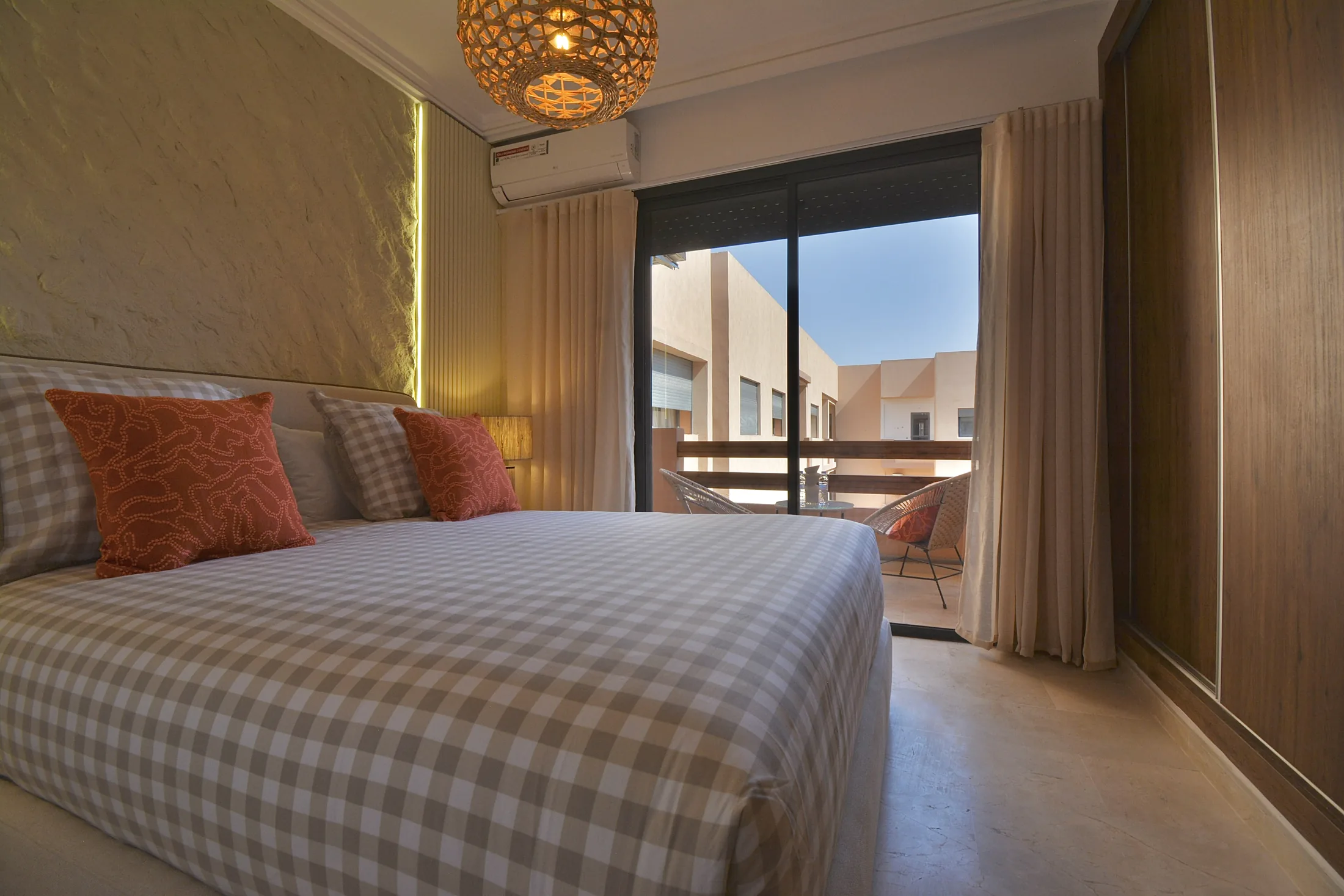 Chambre et accès à la terrasse