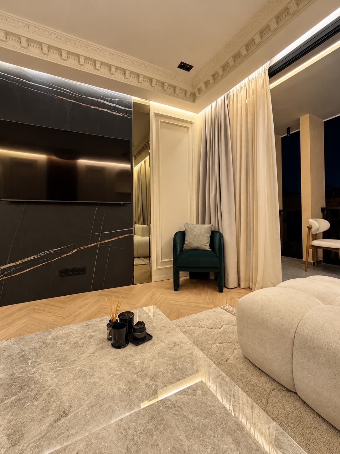 Carré Haussmann — Salon et espace télévision